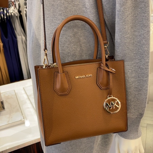 Michael Kors Mercer Medium Pebbled Leather Crossbody Bag - Picture 13 of 16